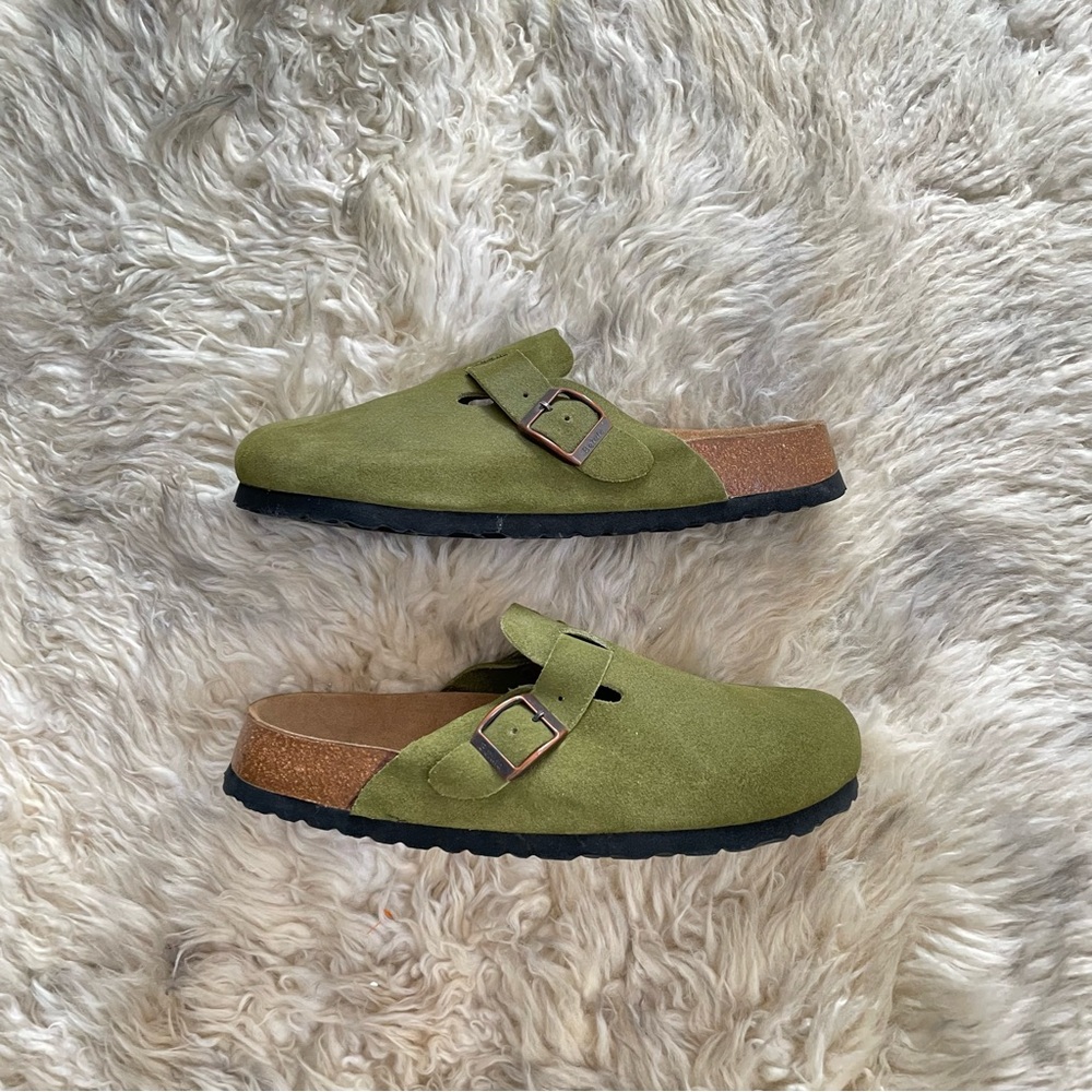 Birkenstock Betula green suede Boston clogs